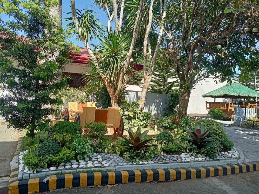 Amalfi718 Hotel Lipa City Екстериор снимка